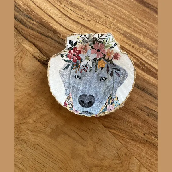A shell dish decorated with a dog portrait framed in flowers. Comes in a gift box.